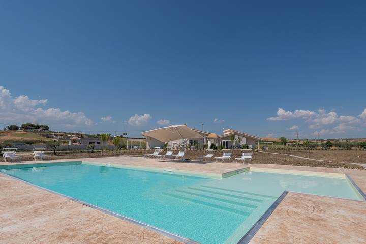 Casa vacanza per 7 persone, con piscina per bambini e giardino a Menfi