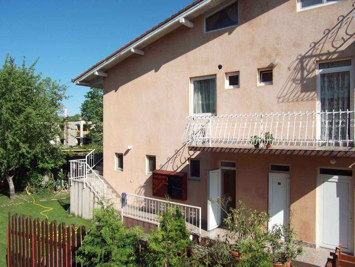 Gîte pour 5 personnes, avec jardin dans Koroshegy