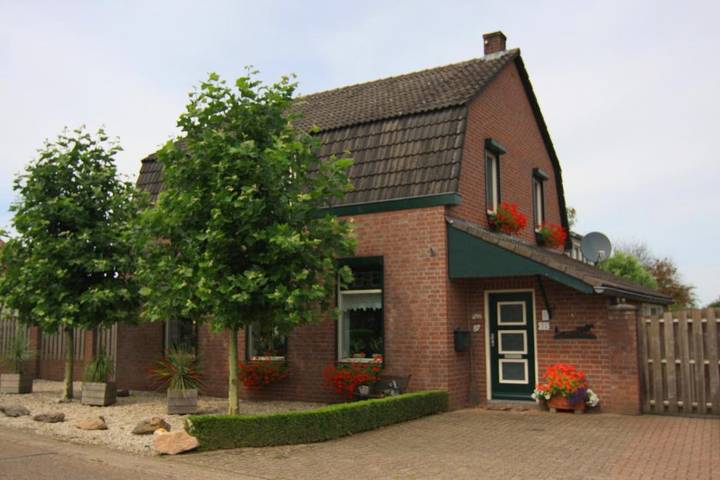 Vakantiehuis voor 2 personen, with Terras and Tuin as well as Zwembad and Uitzicht in Arcen