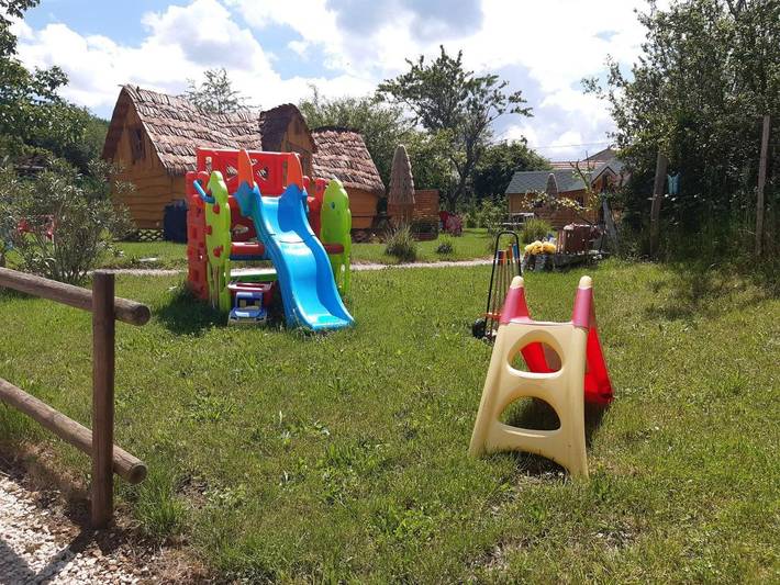 Camping pour 4 personnes, avec vue et jardin dans Saône-et-Loire - 3