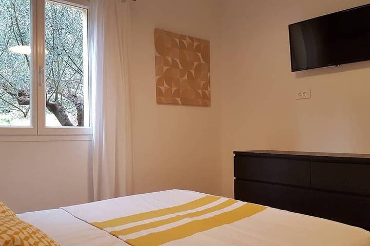 Location de vacances pour 8 personnes, avec terrasse et jardin à Callas - 4