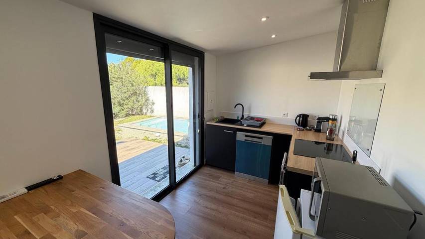 Location de vacances pour 2 personnes, avec jardin et piscine, animaux acceptés à Althen-des-Paluds - 2