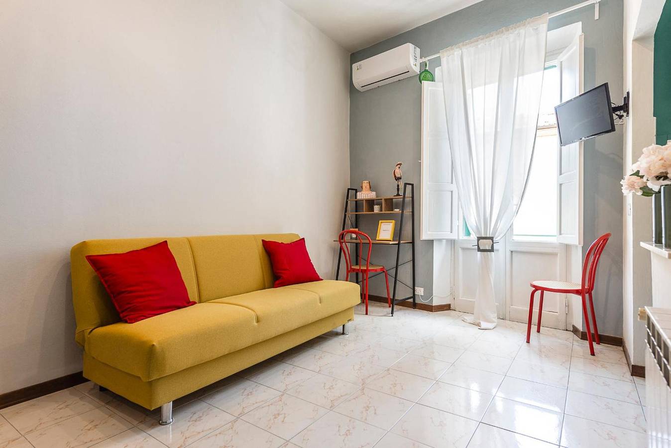 Entire apartment, Apartment 'Family House' with Balcony and Wi-Fi in Pisa, Italian Riviera