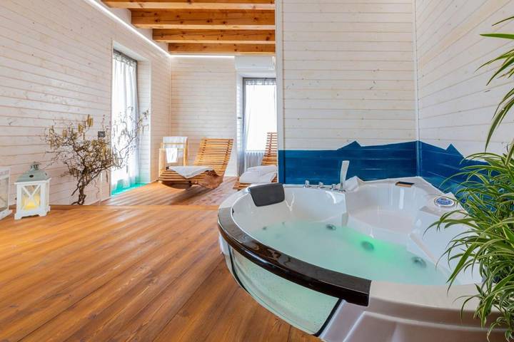 Gîte pour 2 personnes, avec sauna ainsi que terrasse et jacuzzi à Longare