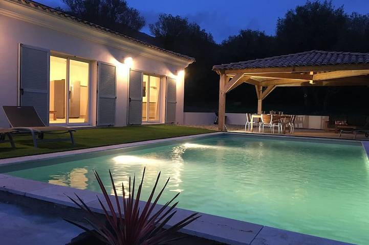 Location de vacances pour 8 personnes, avec jardin et terrasse à Barbaggio