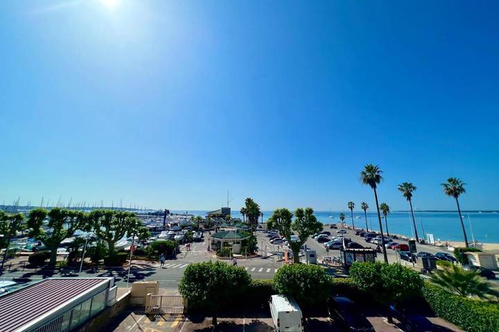 Gîte pour 2 personnes, avec terrasse dans Office De Tourisme De Golf Juan