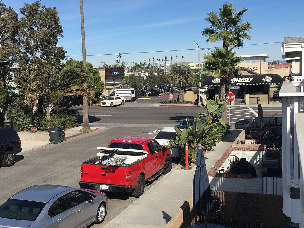 Beach Rental for 8 Guests in Balboa Peninsula, Orange County