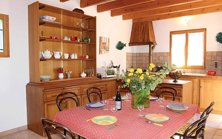 Location de vacances pour 10 personnes, avec terrasse et piscine à Grillon - 4