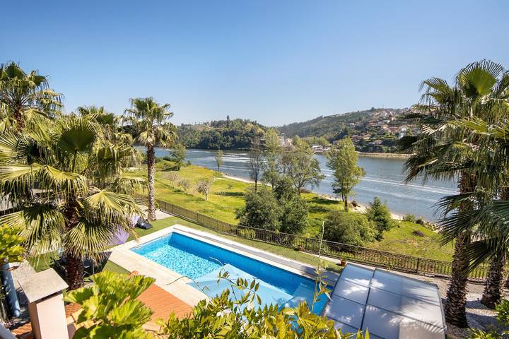 Entire apartment, Apartment 'Porto Douro - 2' with Shared Pool, Shared Terrace and Wi-Fi in Foz do Sousa e Covelo, Porto District