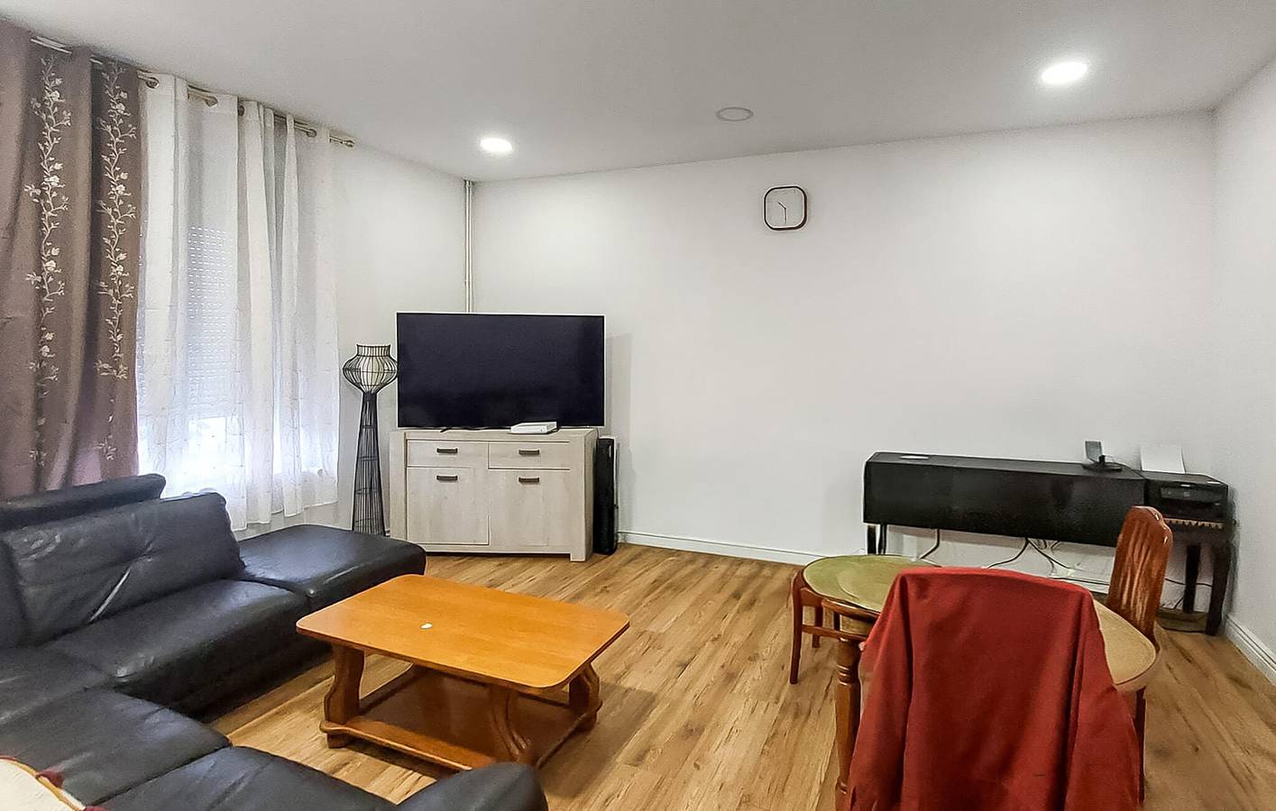 Appartement confortable de 120 m² avec jardin et Wi-Fi, à 900 m du centre-ville de Cambrai in Cambrai, Département Nord