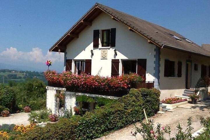 Location de vacances pour 2 personnes, avec jardin dans Bauges