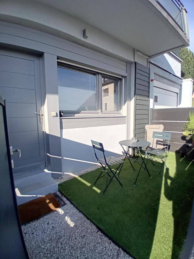 Gîte pour 2 personnes, avec terrasse et vue à Pers-Jussy