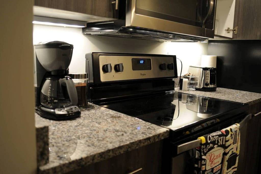 Ganze Wohnung, A02 King Suite - Herz der Künste auf West Broad von Vcu in Richmond, Virginia