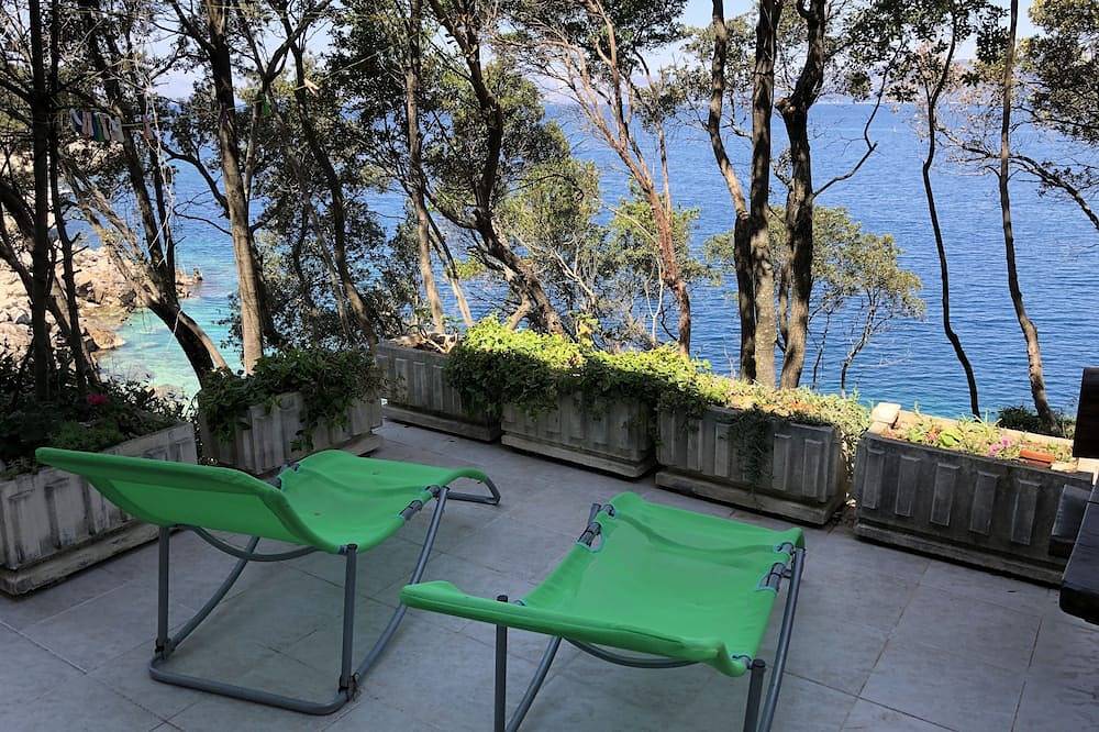Ganze Wohnung, 2-Zimmer-Ferienwohnung am Strand Kozarica, Mljet in Mljet