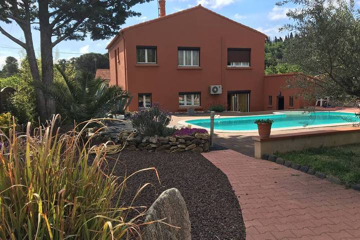 Location de vacances pour 8 personnes, avec Balcon et Jardin à Latour-de-France