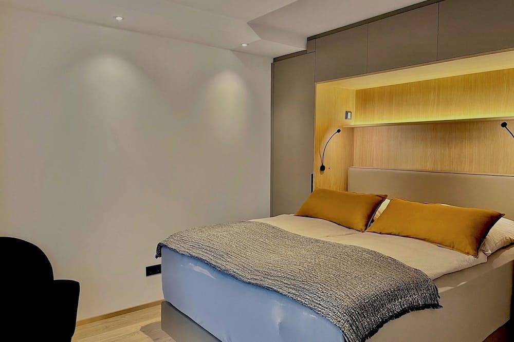 Entire apartment, Bergliebe am Tegernsee: central, for 2, upscale, south-facing terrace, sauna, underground parking, near the lake in Rottach-Egern, Bavarian Alps