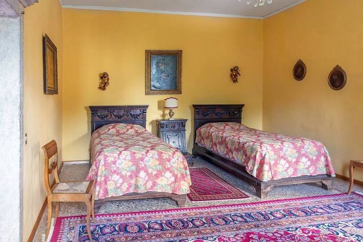 Apartamento entero, Guesthost - Elegant 350 sqm apartment for 6 people, located on two levels of a historic 18th century villa. The villa, with fine furnishings and frescoed galleries, will enchant you with its rooms, where history and comfort blend to give you an unforgett in Belluno, Schiara