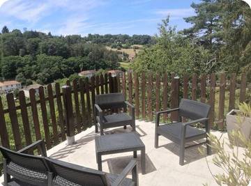 Cottage pour 2 personnes, avec vue et terrasse, animaux acceptés à Notre-Dame-de-Sanilhac