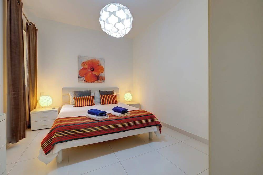 Geheel appartement, Modern Apartment steps from Balluta Bay in San Giljan, Malta