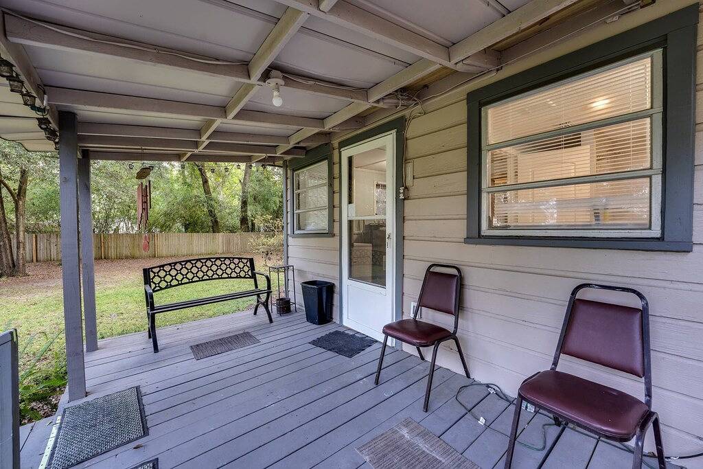 Dogs Give us 5 Stars! Rustic Home, Huge Woodsy & Fenced Yard, Firepit, Close to Dining/Shops in Clay County (FL)