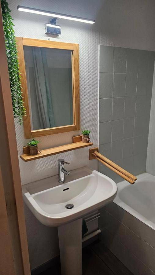 Gîte pour 4 personnes, avec vue et terrasse à Château-Bernard - 3