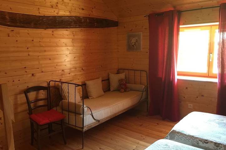 Location de vacances pour 10 personnes, avec piscine et sauna ainsi que jardin et jacuzzi, animaux acceptés à Thurageau - 4