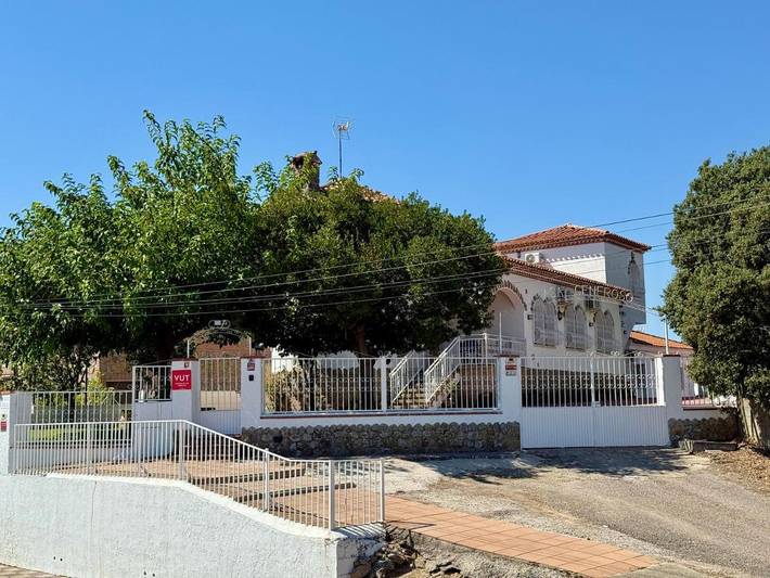 Casa de vacaciones para 13 personas, con piscina y jardín además de terraza y vistas, Se admiten mascotas - 1