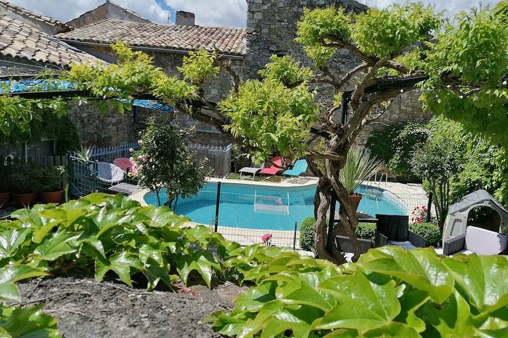 Maison de vacances pour 13 personnes, avec jacuzzi et terrasse dans Gorges de l’Ardèche