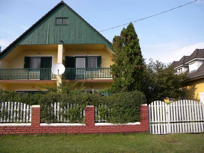 Ferienhaus für 8 Personen, mit Balkon und Garten in Balatonmariafürdö