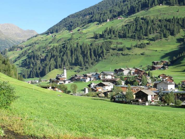 Privatzimmer für 2 Personen, mit Balkon und Terrasse sowie Garten und Ausblick in Innervillgraten - 4
