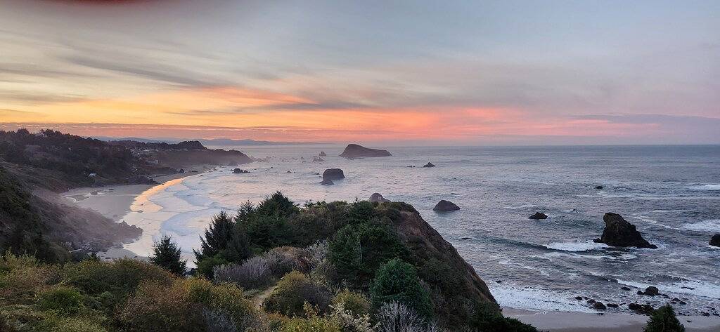 Ganze Wohnung, Luxuriöse Eigentumswohnung am Meer mit spektakulärem Blick, Zugang zum Privatstrand, Tag zur freien Verfügung! in Brookings, Curry County