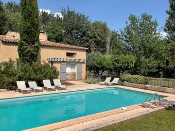 Location de vacances pour 7 personnes, avec terrasse et jardin à Cotignac