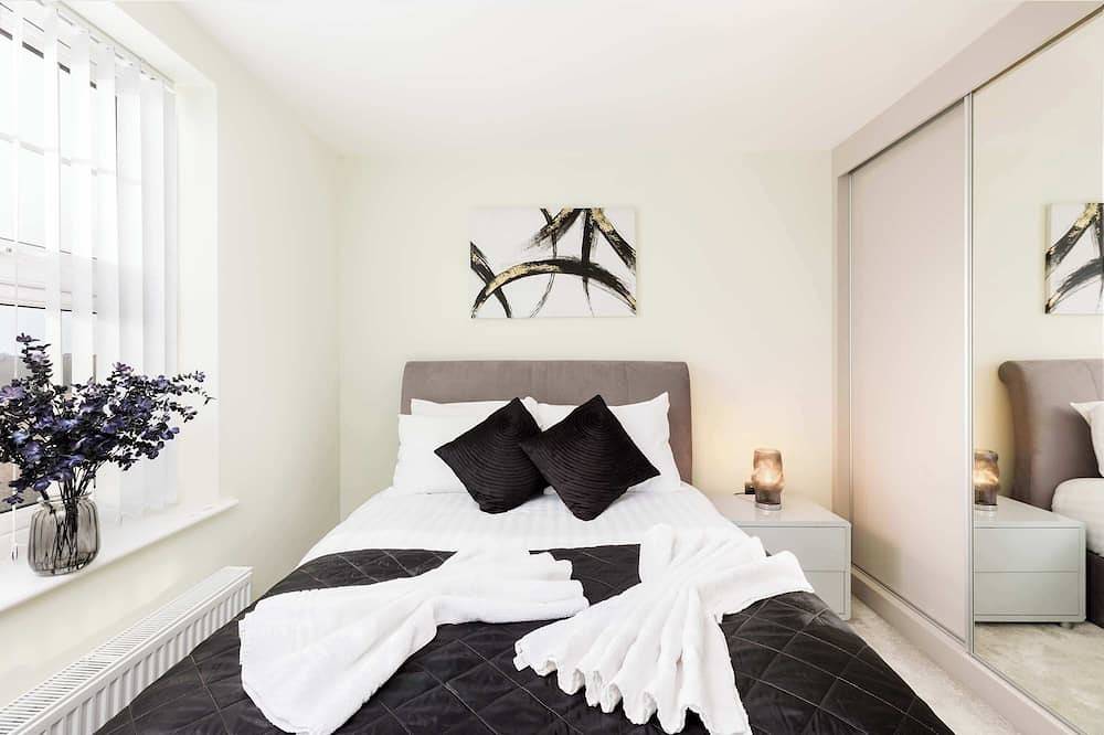 Family Home | Office, Garden & Country Park Views in Warwick, Warwickshire