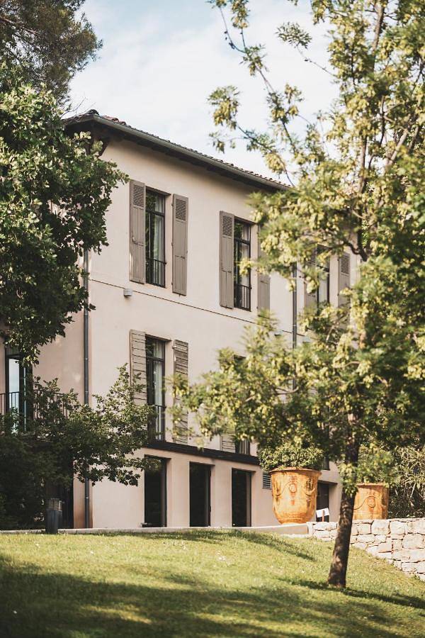 Hôtel pour 2 personnes, avec jardin ainsi que piscine et sauna, animaux acceptés à Le Tholonet - 4