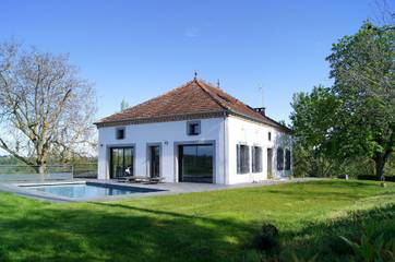 Location de vacances pour 10 personnes, avec terrasse et jardin à Durfort-Lacapelette