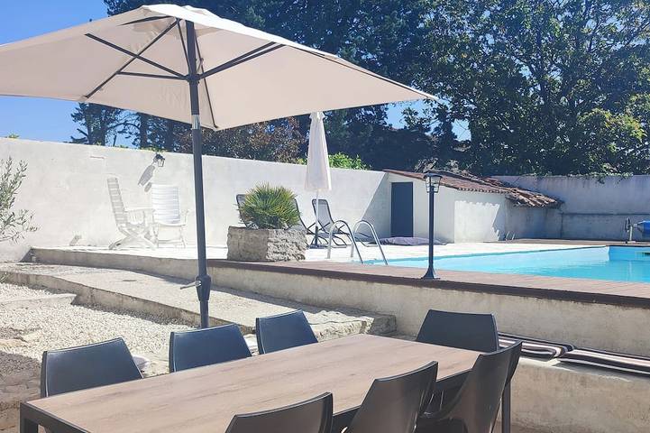 Location de vacances pour 6 personnes, avec terrasse à Verdille