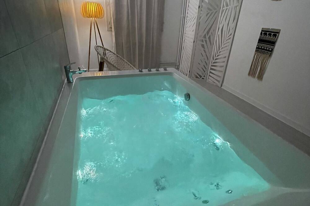 Entire apartment, Le Châteaucreux - Cosy & Spa in Saint-Étienne, Loire