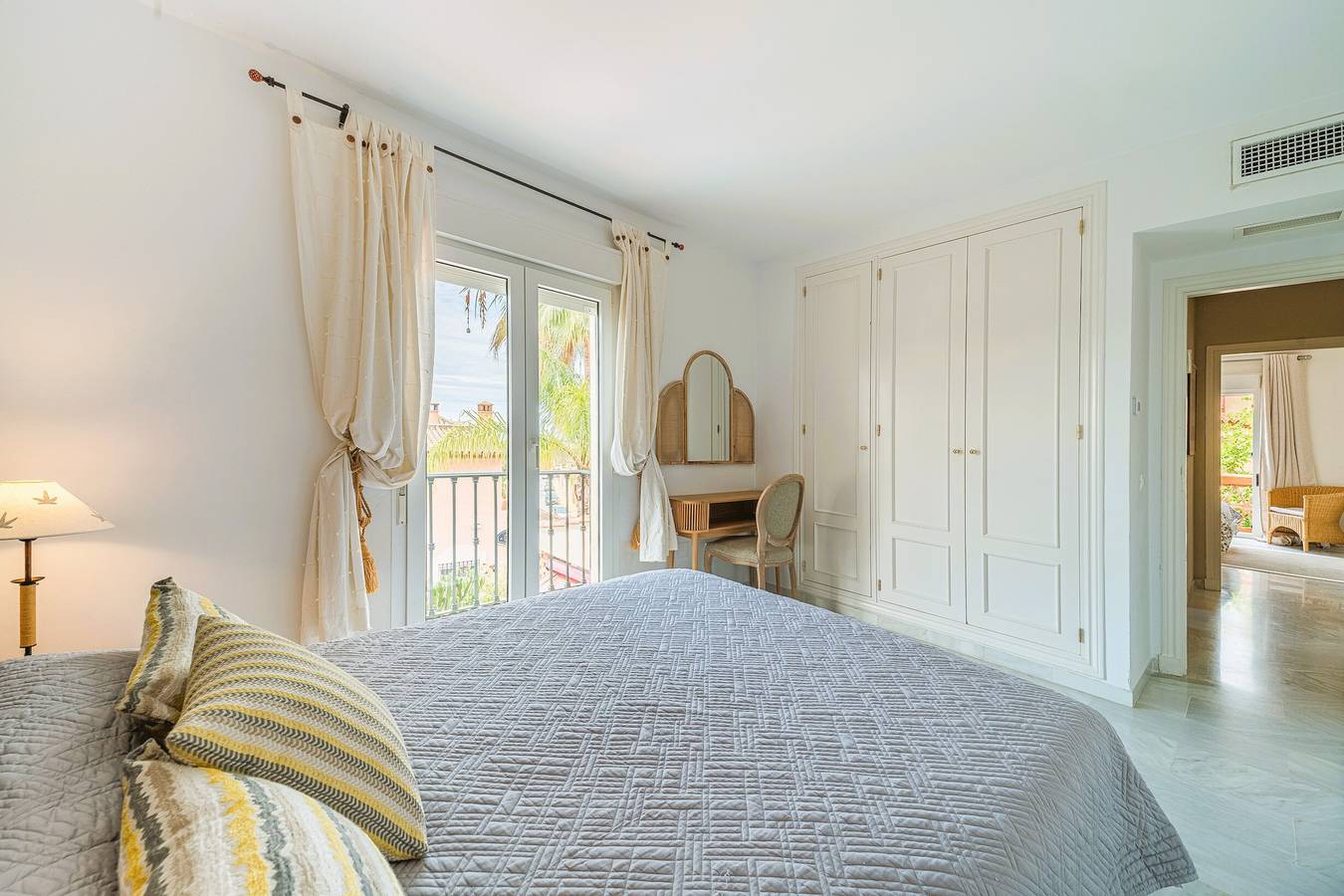 Villa 'Pareado Relax' with Sea View, Wi-Fi and Air Conditioning in Las Chapas, Marbella