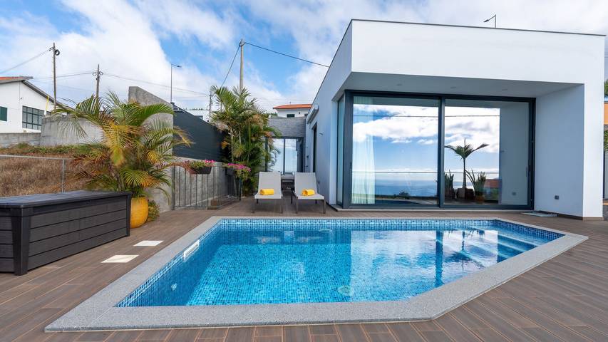 Location de vacances pour 6 personnes, avec vue sur l’océan ainsi que jardin et piscine dans Estreito da Calheta - 2