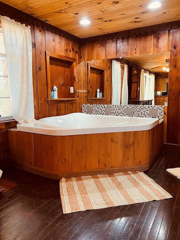 Secluded Hilltop Cottage- Rekindle the 🔥(Hot Tub) in Lebanon County