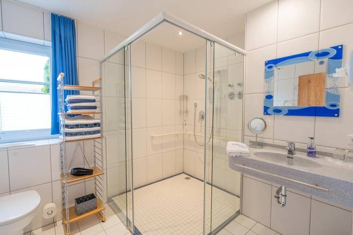 Gîte pour 2 personnes, avec sauna et jardin ainsi que piscine et jacuzzi dans Bichel - 3