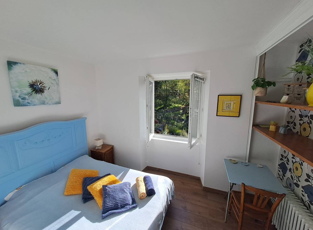 Domaine du Poisor Rouchouse Christine - Chambre bleue in Bourg-Argental, Parc Naturel Régional du Pilat