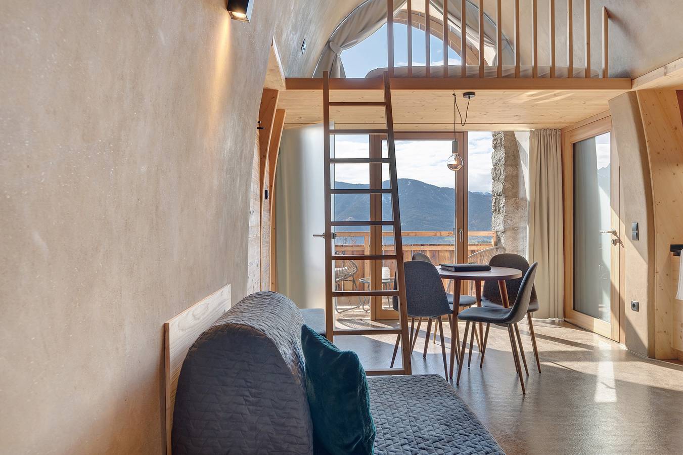 Estudio entero, Estudio 'Pabellón Tierra' con vistas a la montaña, terraza compartida y Wi-Fi in Velturno, Dolomiti Superski