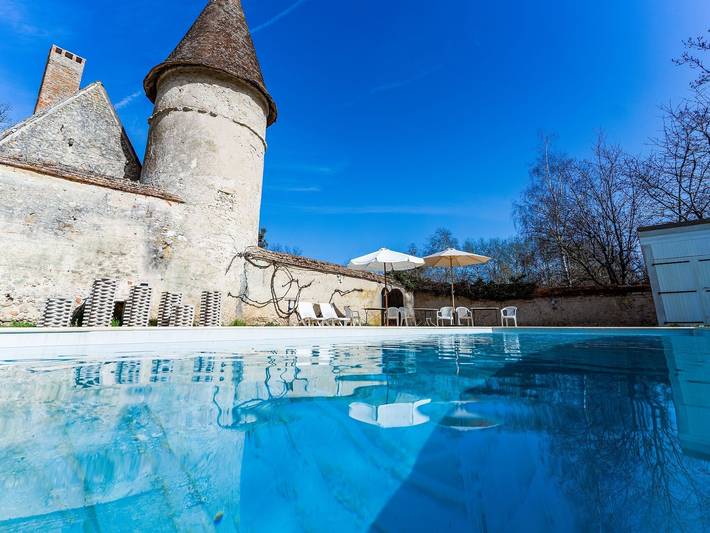 Villa pour 8 personnes, avec Terrasse ainsi que Jardin et Piscine en Auvergne - 2
