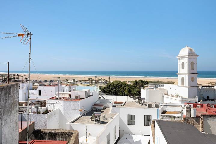 Ganze Wohnung, Ferienwohnung „Casa Señores Cura 1 – Nur Familien“ mit Gemeinschaftsterrasse, WLAN in Playa de los Bateles (Conil de la Frontera), Conil de la Frontera