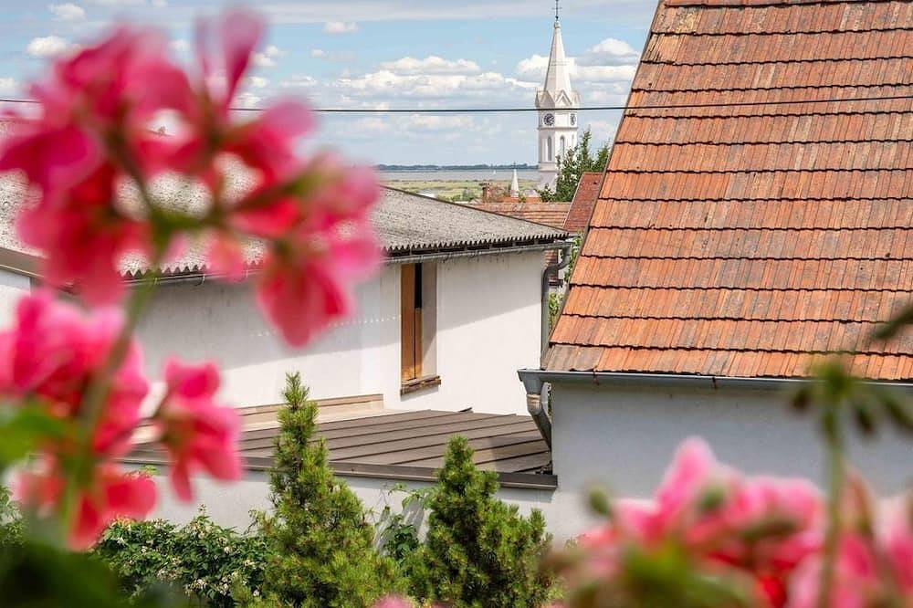 Doppelzimmer mit Dusche, Wc - Gästehaus Elfriede in Mörbisch am See, Leithaberg