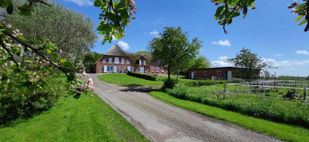 Ferienwohnung für 3 Personen, mit Terrasse und Garten sowie Ausblick