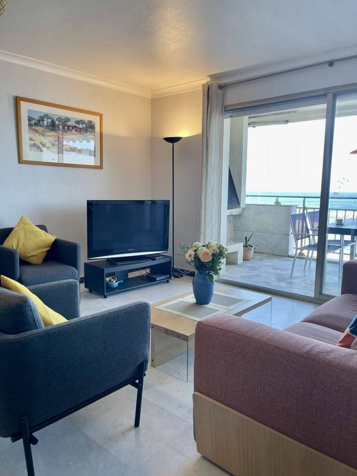 Appartement de vacances entier, 2 pièces front de mer à la Salis, Antibes, avec terrasse et parking in Antibes, Côte méditerranéenne (France)