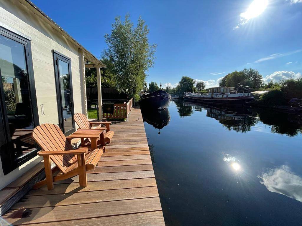 New - Private Cabin - on a lake near Amsterdam in Vinkeveen, Groene Hart