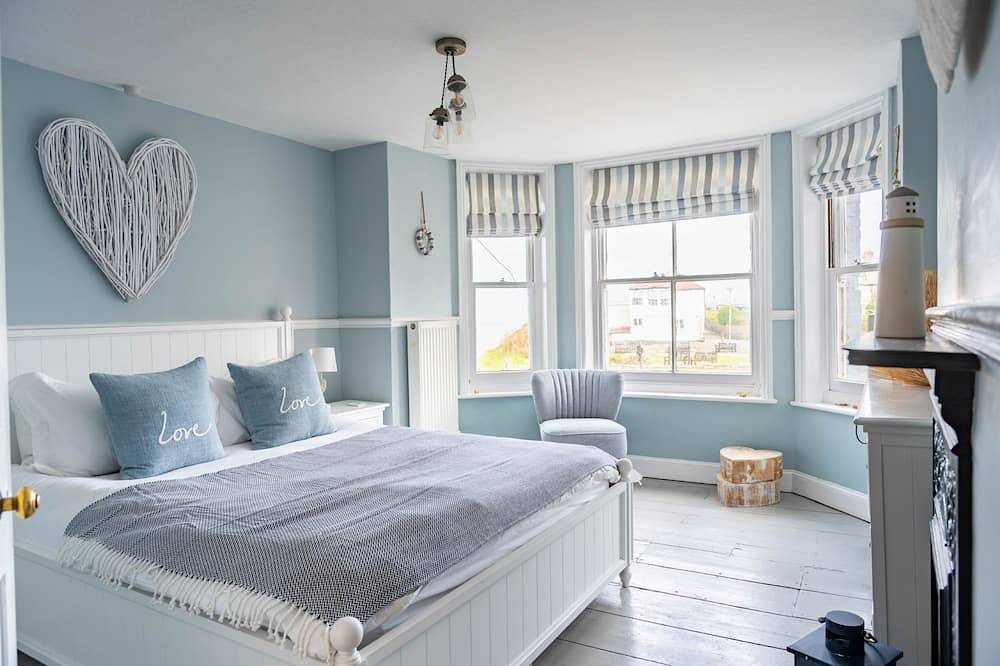 Seaforth - Fabulous Family House, seconds from the Beach with stunning Sea Views in Cromer, Norfolk Coast